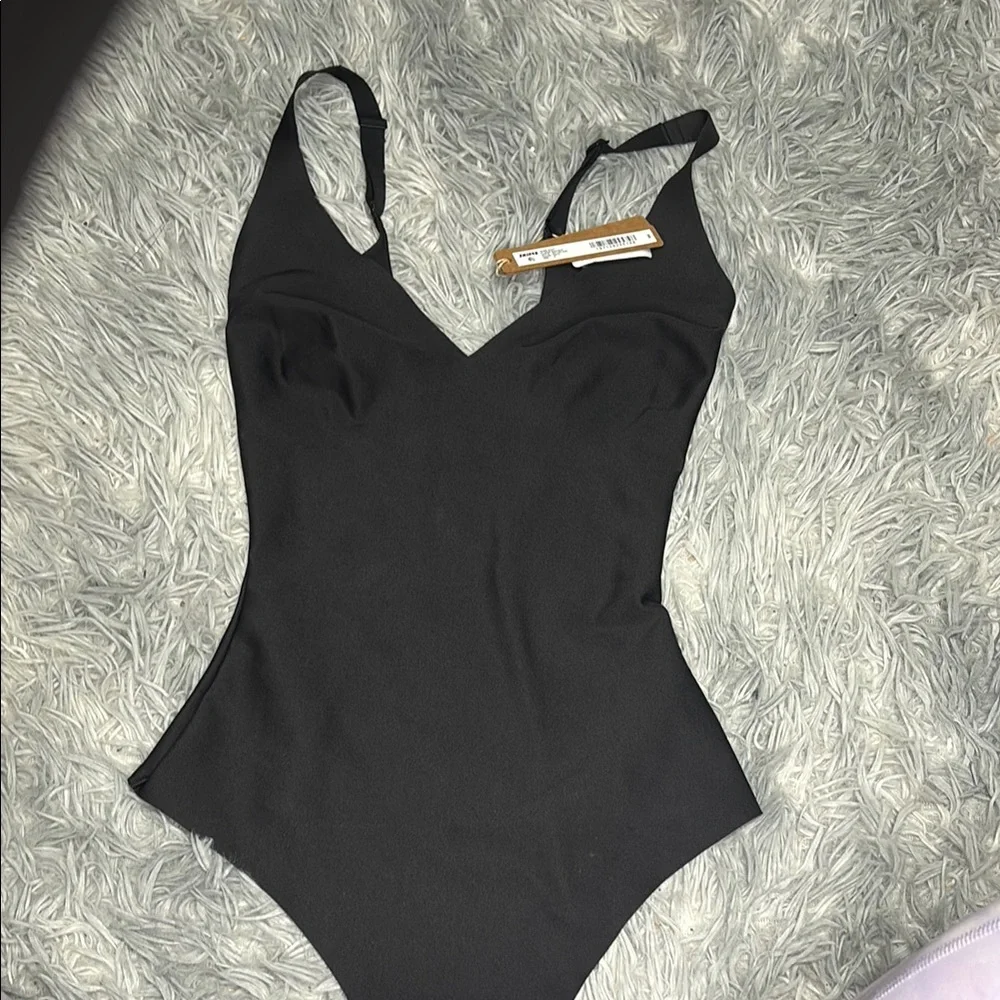 Skims body unlined  Plunge bodysuit NWT - Picture 6 of 9